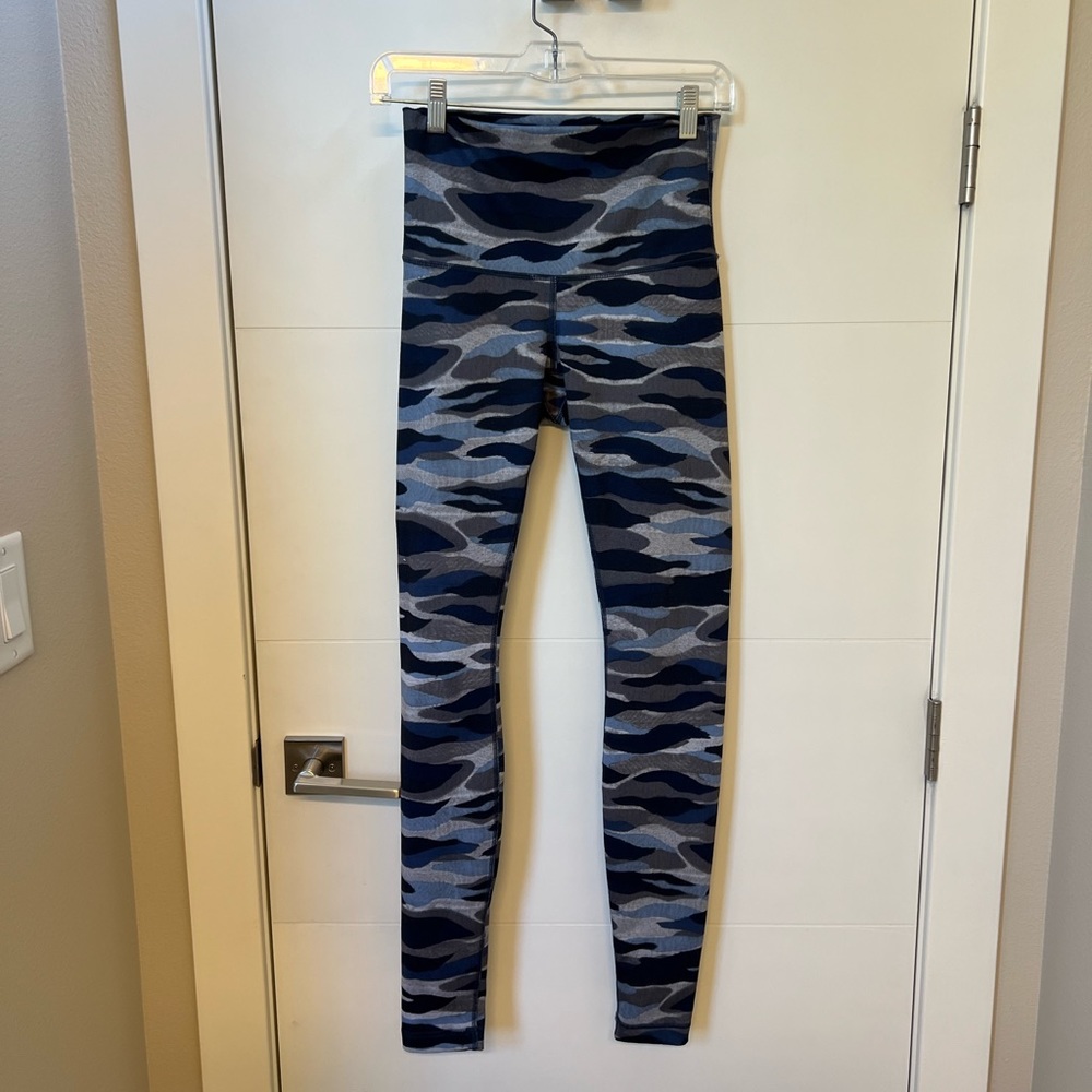 Lululemon camo print leggings. Size: 6